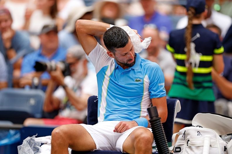 Novak Djokovic cools off at the 2023 U.S. Open